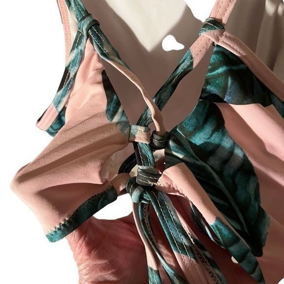 Cupshe Women’s Tropical Bikini Top - Picture 4 of 6